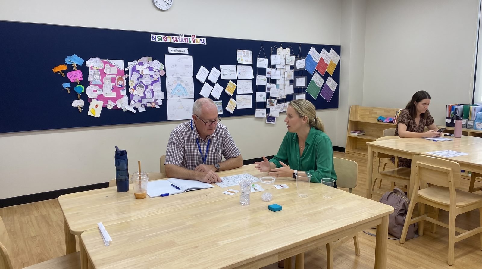 An adult student in a one-to-one Thai lesson with flashcards